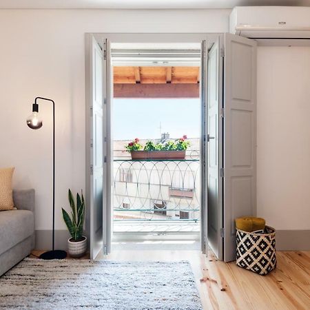 Lovelystay - Sun Loft W/ Balcony Porto Exterior photo