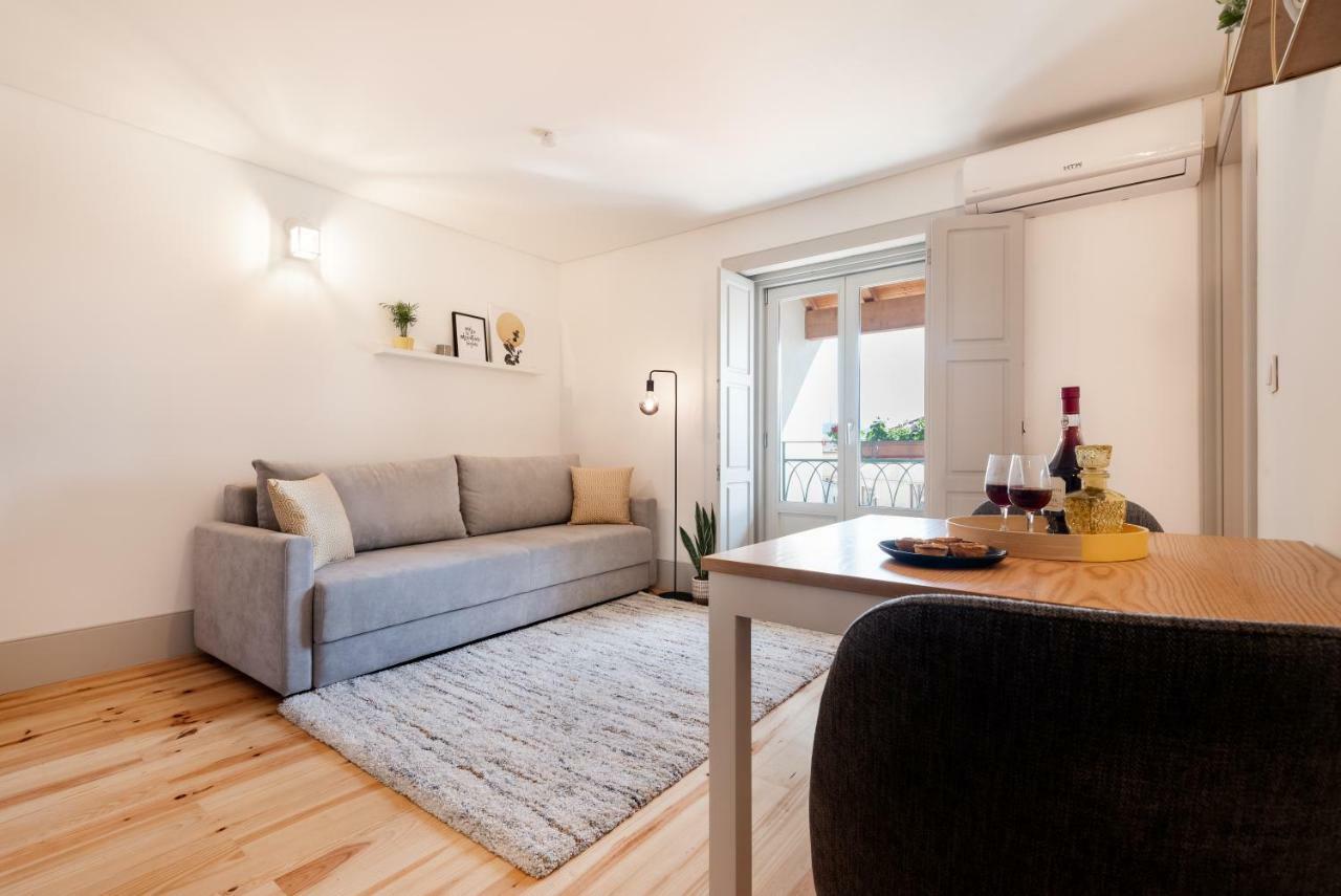 Lovelystay - Sun Loft W/ Balcony Porto Exterior photo